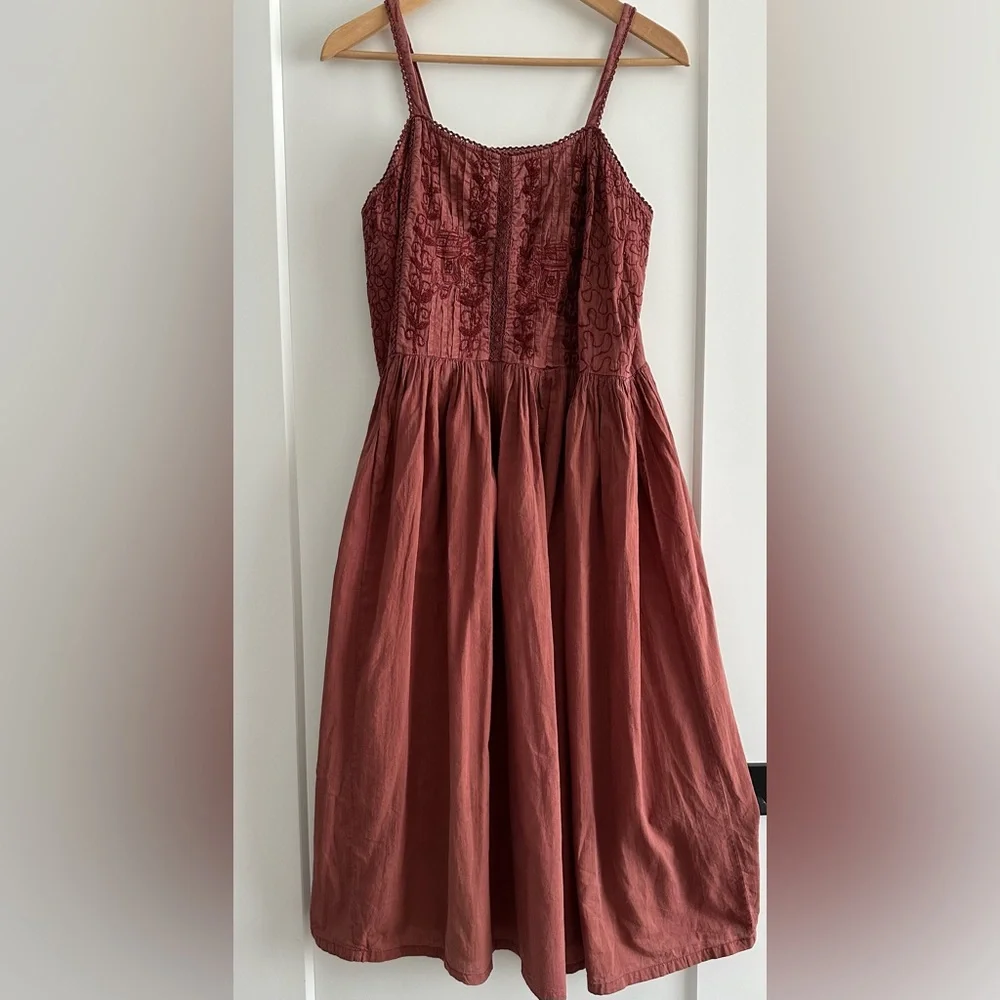 Boho dress embroidered in chest. Sleeveless. Cotton fabric - Picture 1 of 8